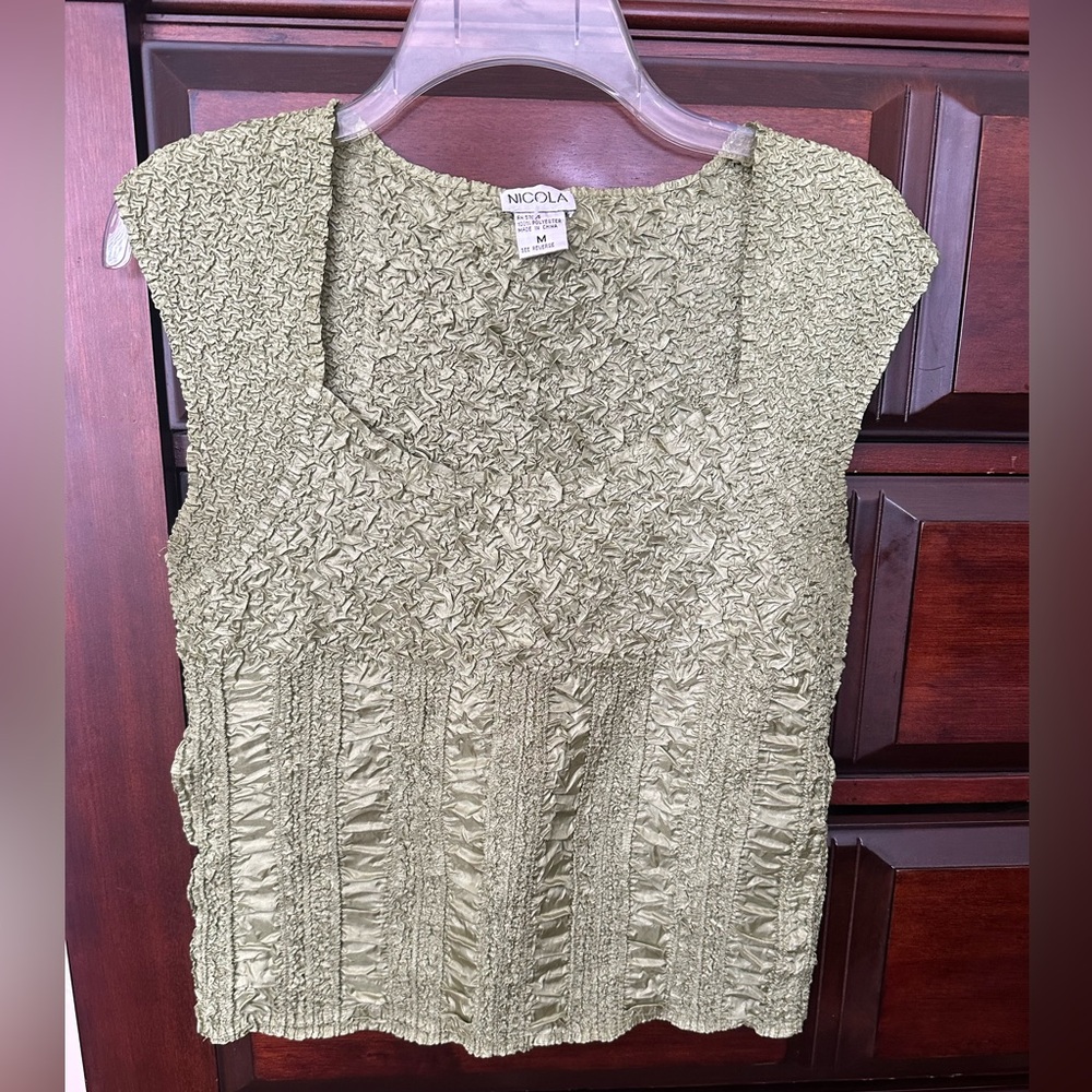Nicola Sage Green Sleeveless Crinkle Women Stretch Chic Elegant Casual Top Sz M